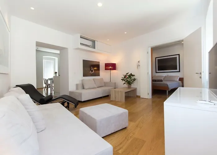 Daire In Center With Parking Pula