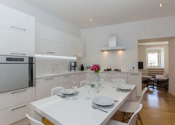 Daire In Center With Parking Pula