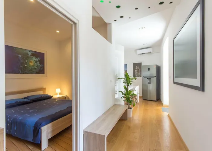 公寓 In Center With Parking