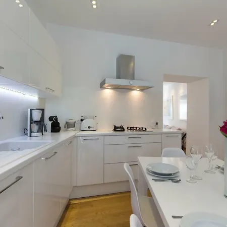 In Center With Parking Pula