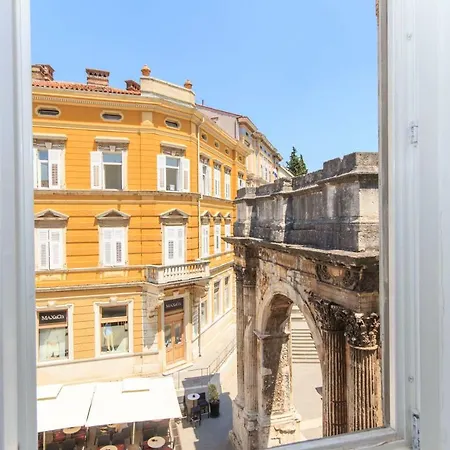 In Center With Parking *