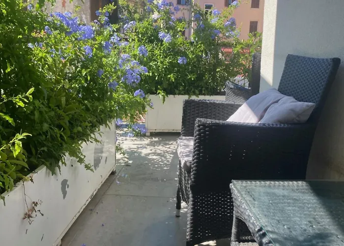 Apartment In Center With Parking