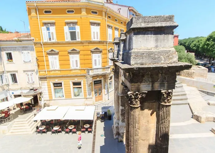 In Center With Parking Apartment Pula
