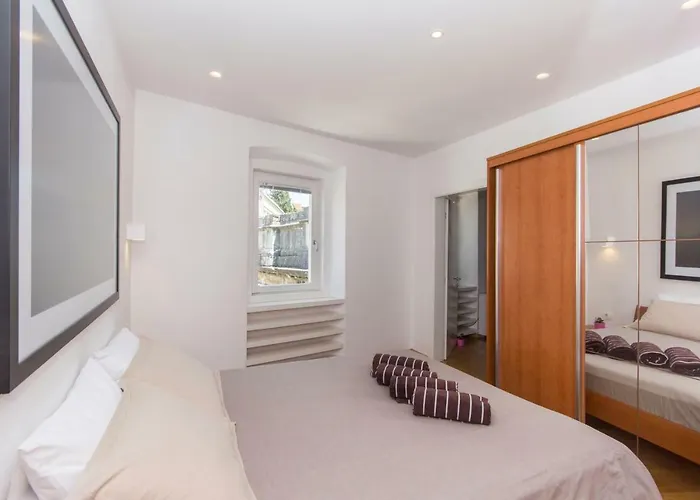 Apartment In Center With Parking Pula