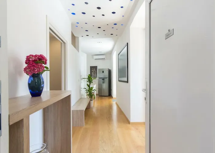 Apartment In Center With Parking