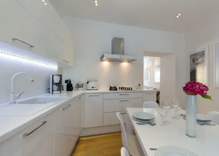 In Center With Parking Pula