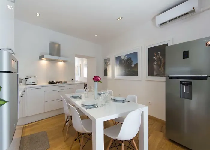 In Center With Parking Pula